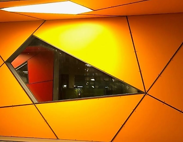 Polygonale LED-Panels als Lichtflächen