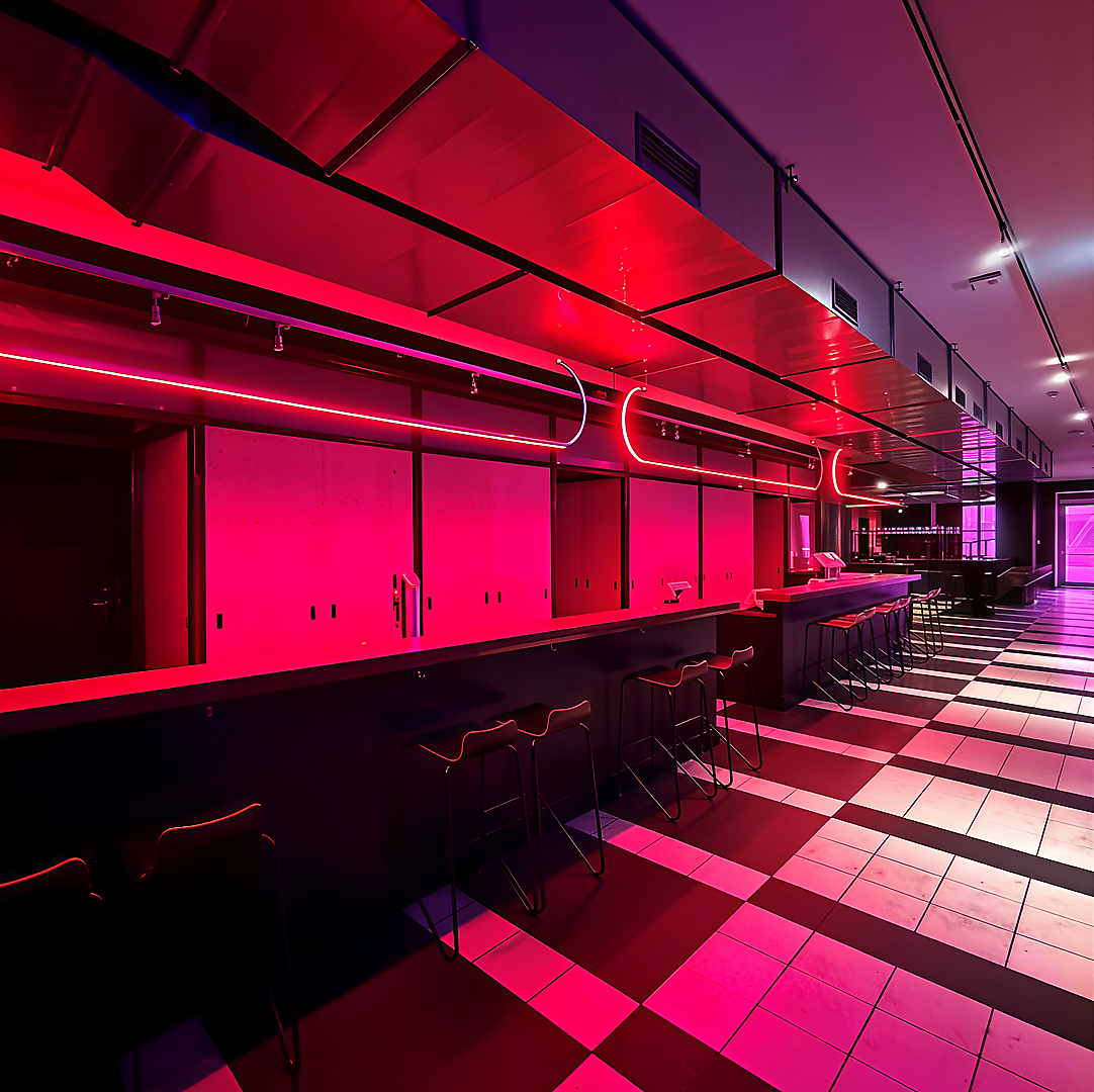 x.line gebogen als Sonderlösung zur Thekenbeleuchtung