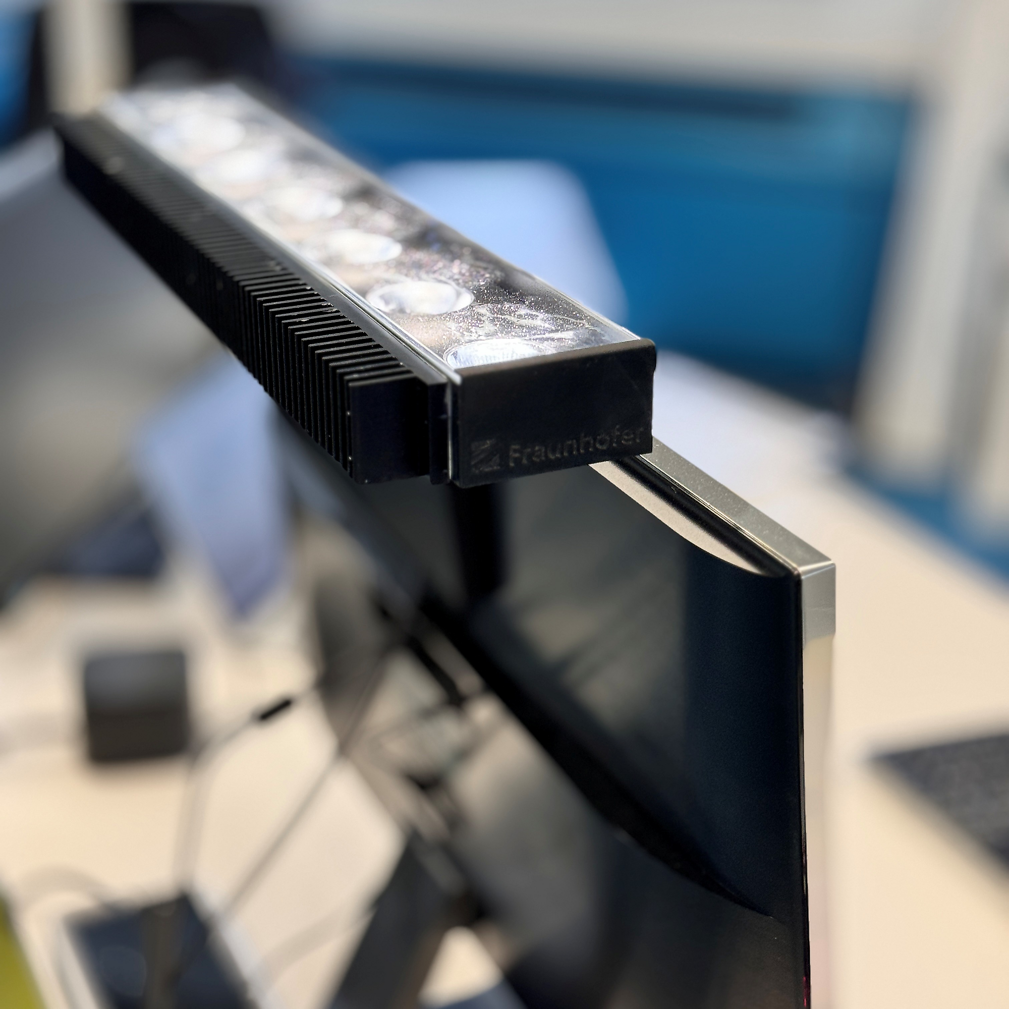 x.screen Monitorleuchte - Platzsparend. Effizient. Smart.