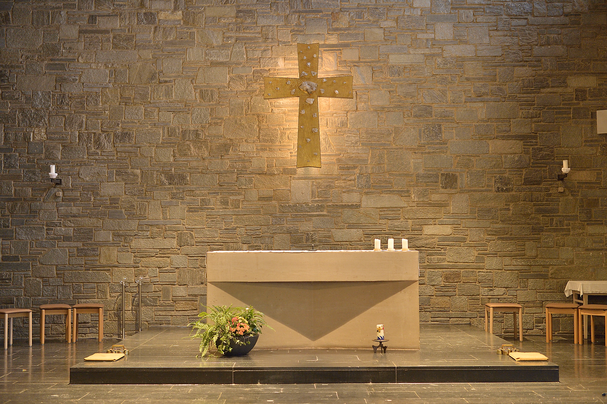 Christ-König-Kirche Wiesbaden - Sanierung der Christ-König-Kirche in Wiesbaden-Nordenstadt